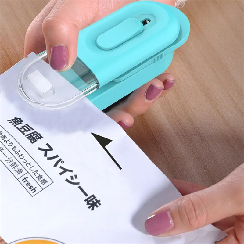 Mini Bag Sealer – Portable Handheld Heat Sealer for Food Storage Bags (Battery Powered, Multi-Functional)