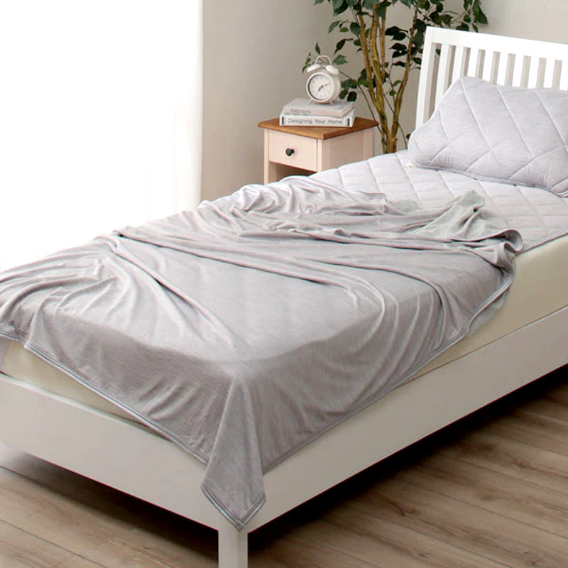 Cooling Summer Blanket – Breathable Heat-Absorbing Fiber with Washable Cover