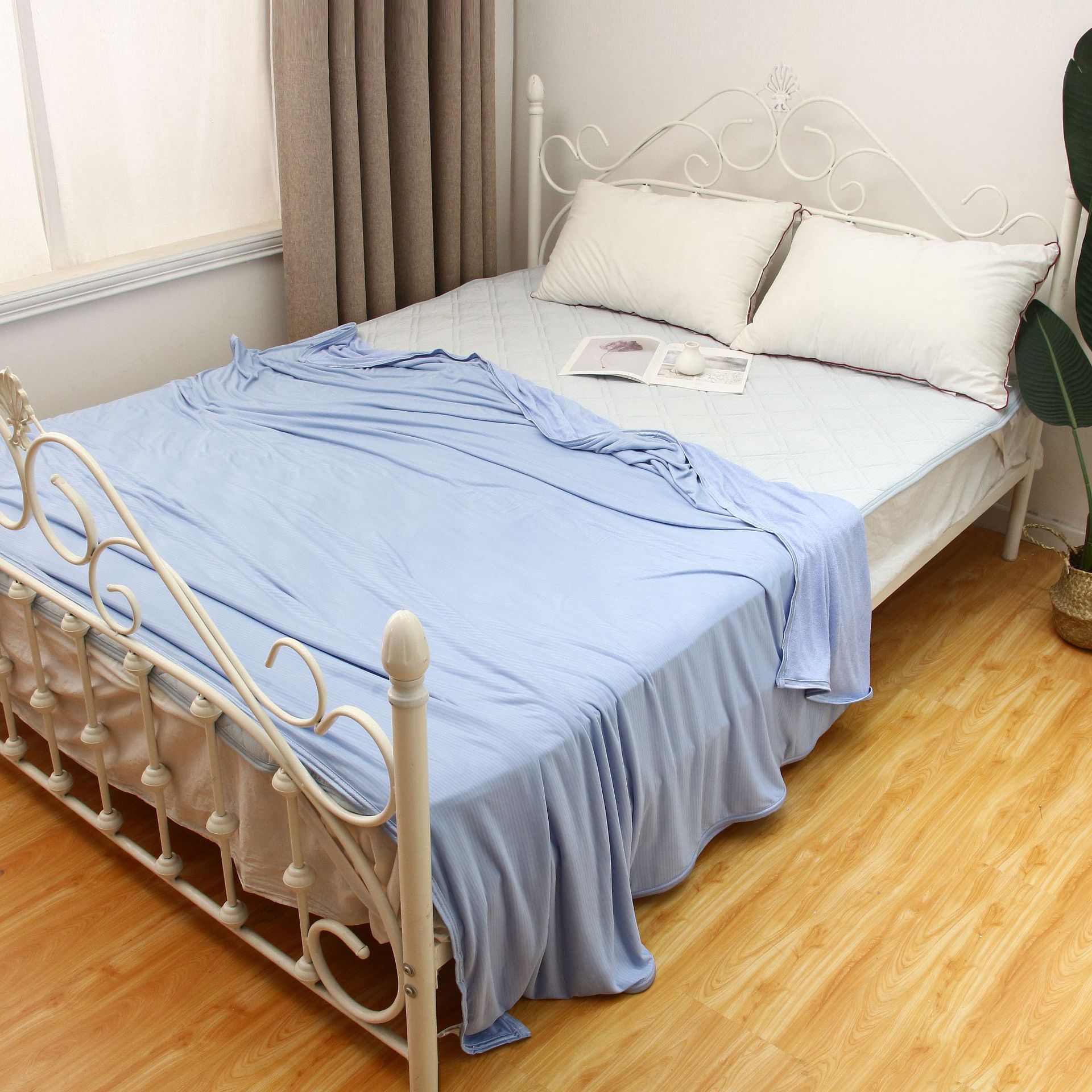 Cooling Summer Blanket – Breathable Heat-Absorbing Fiber with Washable Cover